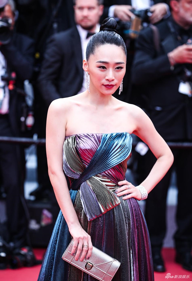 Sao nu Trung Quoc gia diec khi bi 'duoi kheo' tren tham do Cannes hinh anh 10