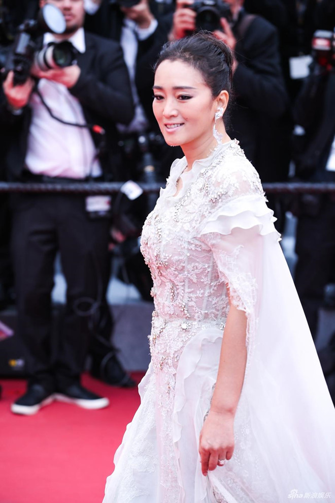 Sao nu Trung Quoc gia diec khi bi 'duoi kheo' tren tham do Cannes hinh anh 4