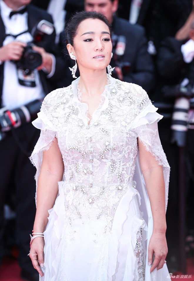 Sao nu Trung Quoc gia diec khi bi 'duoi kheo' tren tham do Cannes hinh anh 5